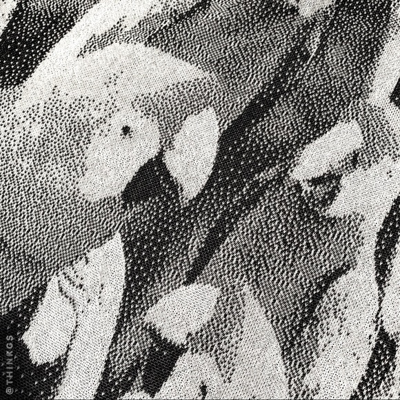 Escada Parrot Sweater aso Kris Jenner - Picture 3 of 8